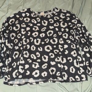 Chic Leopard Print Long Sleeve Top